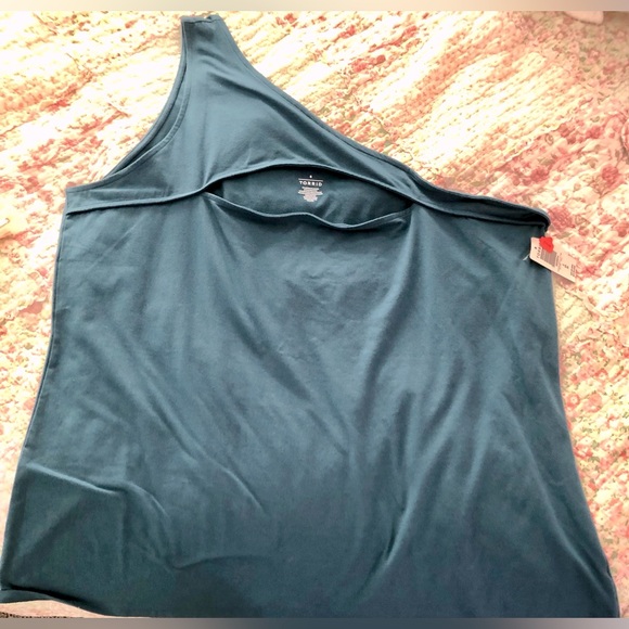 Torrid sizes 6 Foxy Cutout One Shoulder Top NWT - Picture 6 of 8